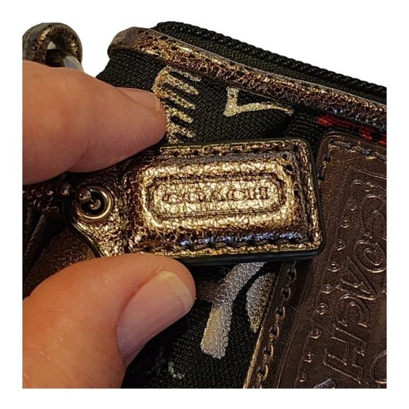 Coach Poppy Heart Wristlet Black Gold Metallic Canvas Original And Limited - Picture 11 of 13